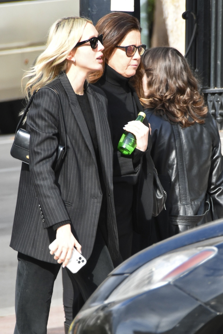 Τέως βασιλιάς Κωνσταντίνος: Βόλτα στο κέντρο της Αθήνας για την οικογένειά του - Δείτε φωτογραφίες