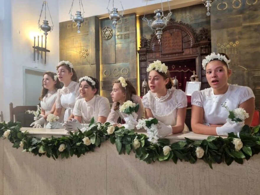 Το Βραχιόλι της Φωτιάς: Η σειρά της ΕΡΤ φέρνει την ιστορία των Εβραίων της Θεσσαλονίκης στη μικρή οθόνη