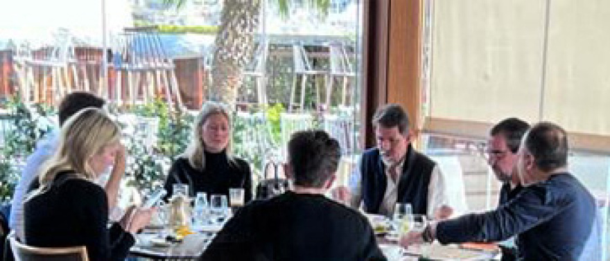 Τέως βασιλιάς Κωνσταντίνος: Πρωινό στη «Μεγάλη Βρεταννία» για Παύλο, Νικόλαο και τις συζύγους τους