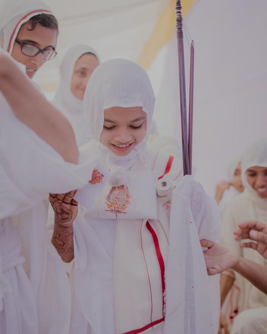 Ινδία: Οκτάχρονη κληρονόμος δυναστείας διαμαντιών άφησε τα πλούτη για να γίνει μοναχή