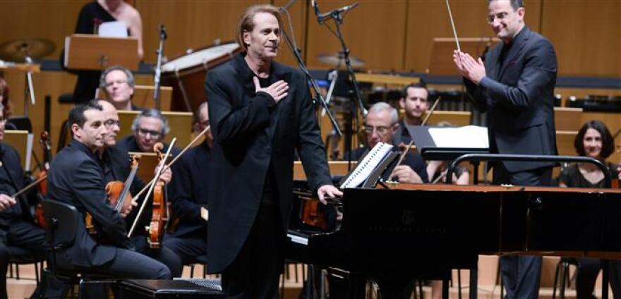 Ο Στέφανος Κορκολής στο Μέγαρο Μουσικής: Τα τραγούδια μου άντεξαν στον χρόνο