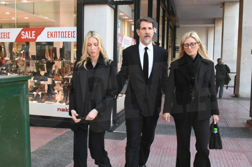 Στην Αθηναϊκή Λέσχη γευμάτισε η τέως βασιλική οικογένεια - Δείτε φωτογραφίες