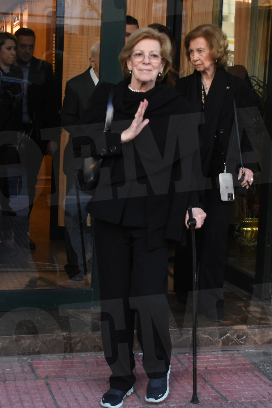 Στην Αθηναϊκή Λέσχη γευμάτισε η τέως βασιλική οικογένεια - Δείτε φωτογραφίες