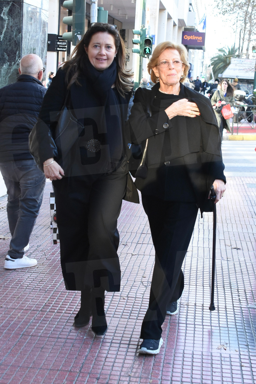 Στην Αθηναϊκή Λέσχη γευμάτισε η τέως βασιλική οικογένεια - Δείτε φωτογραφίες