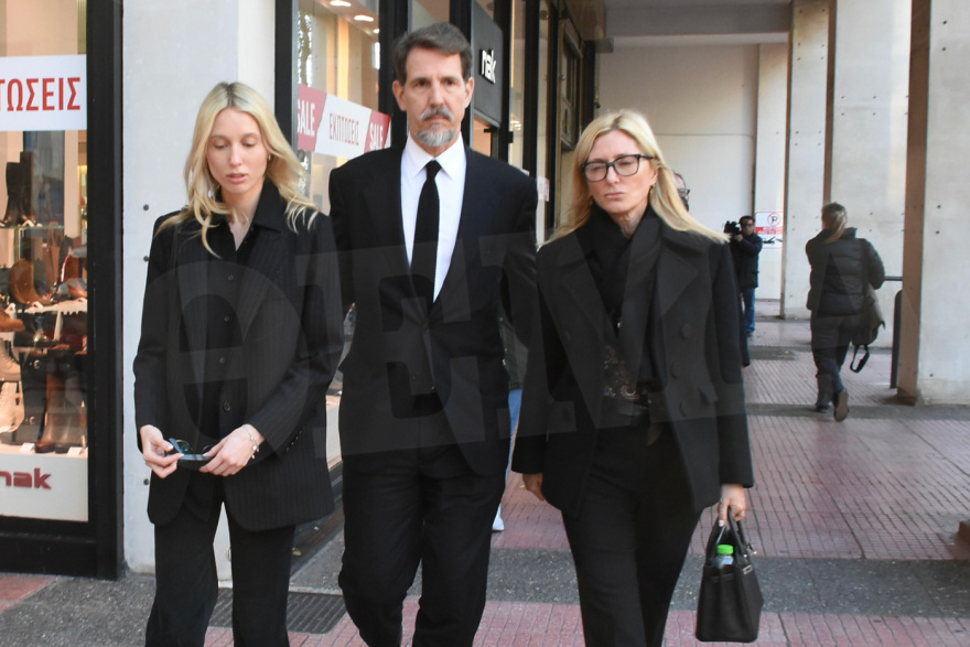 Στην Αθηναϊκή Λέσχη γευμάτισε η τέως βασιλική οικογένεια - Δείτε φωτογραφίες