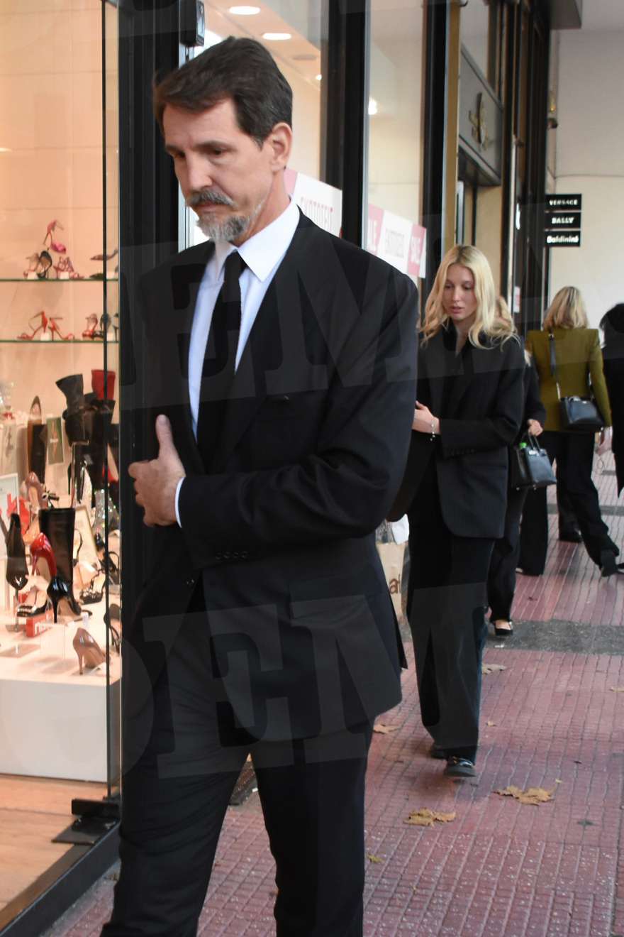 Στην Αθηναϊκή Λέσχη γευμάτισε η τέως βασιλική οικογένεια - Δείτε φωτογραφίες