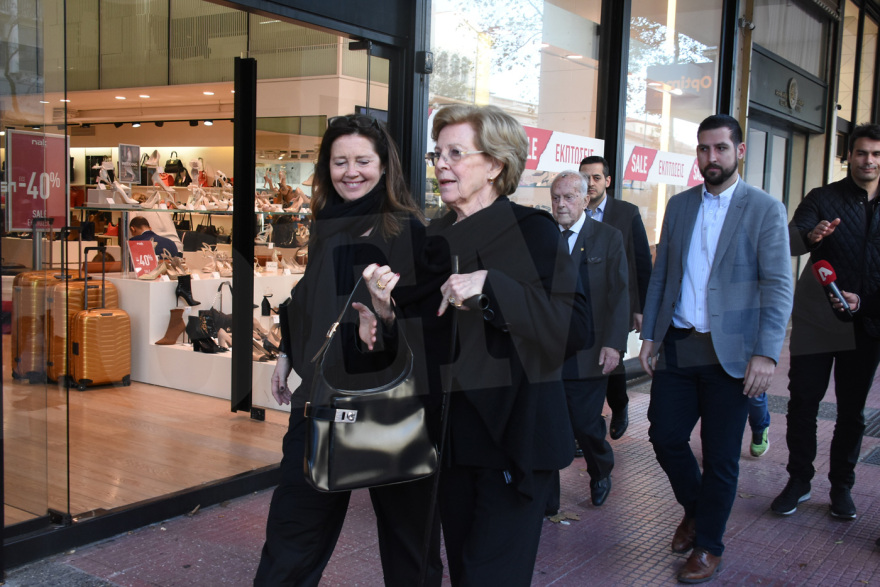 Στην Αθηναϊκή Λέσχη γευμάτισε η τέως βασιλική οικογένεια - Δείτε φωτογραφίες