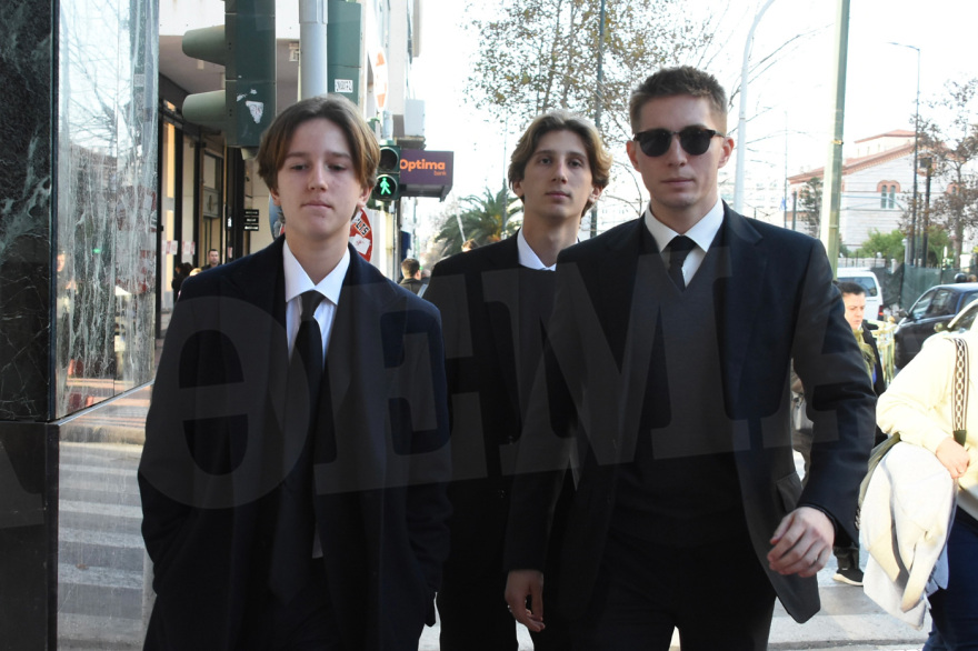 Στην Αθηναϊκή Λέσχη γευμάτισε η τέως βασιλική οικογένεια - Δείτε φωτογραφίες