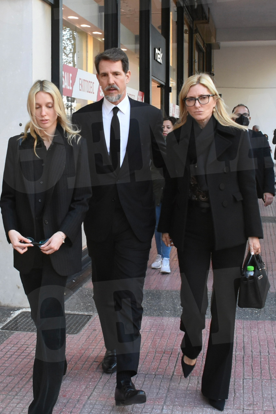 Στην Αθηναϊκή Λέσχη γευμάτισε η τέως βασιλική οικογένεια - Δείτε φωτογραφίες