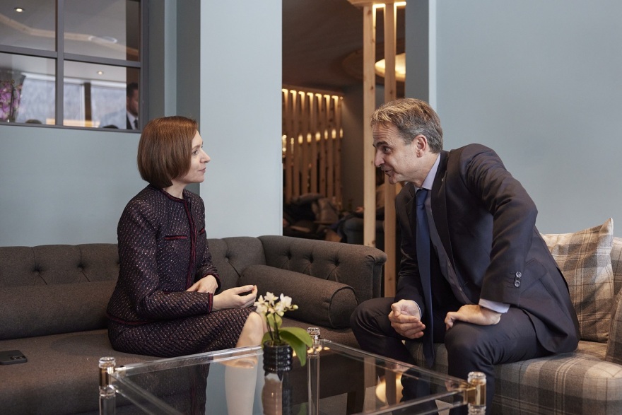 Νταβός: Συνάντηση Μητσοτάκη με τον CEO της Intel για τις επενδυτικές ευκαιρίες στην Ελλάδα