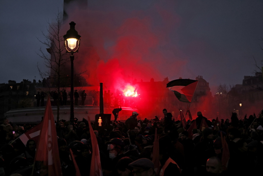Γαλλία: Μαζικές οι διαδηλώσεις κατά του συνταξιοδοτικού – Πάνω από ένα εκατομμύριο στους δρόμους