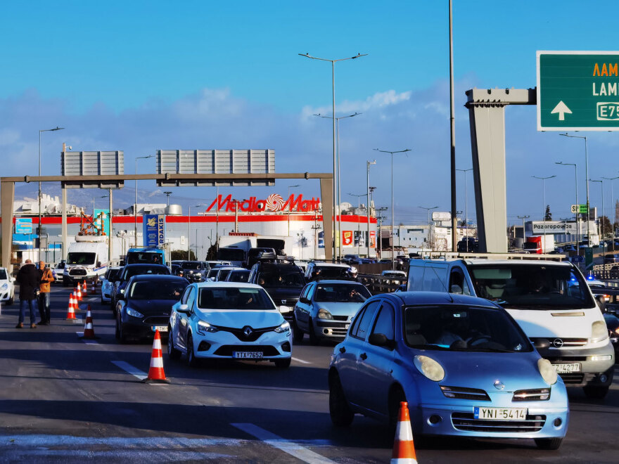 Κηφισός: Ανατροπή νταλίκας με πορτοκάλια - Άνοιξε η κάθοδος