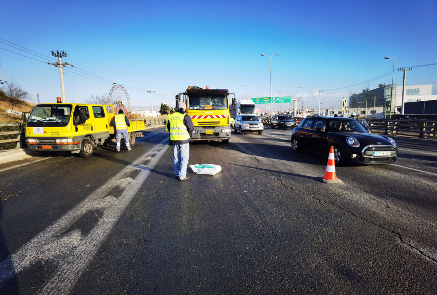 Κηφισός: Ανατροπή νταλίκας με πορτοκάλια - Άνοιξε η κάθοδος