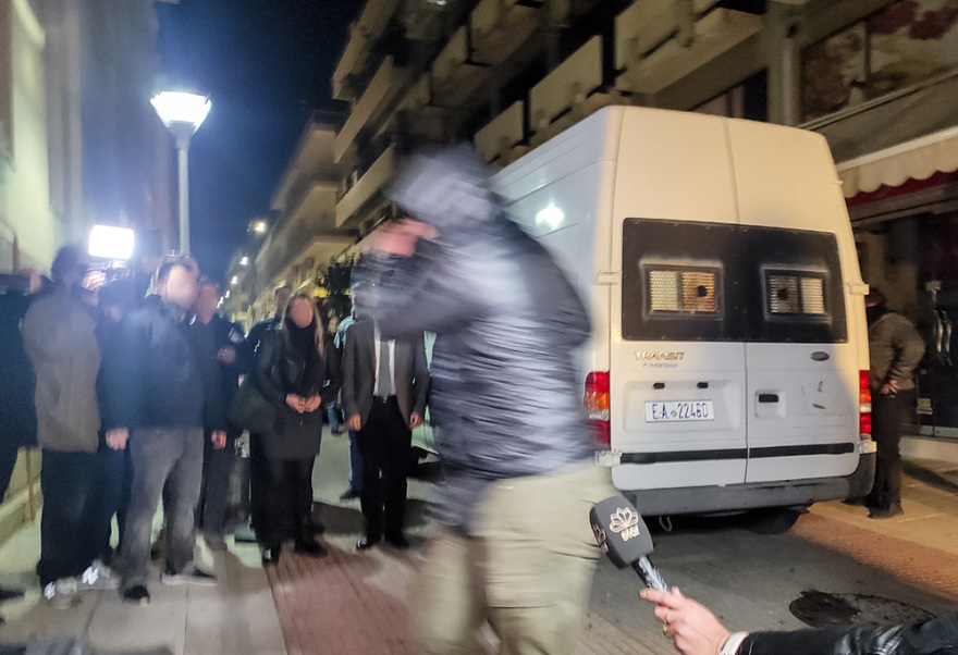 Πάτρα: Κακουργηματική δίωξη για τους επτά συλληφθέντες με τα όπλα και τα εκρηκτικά - Δείτε φωτογραφίες