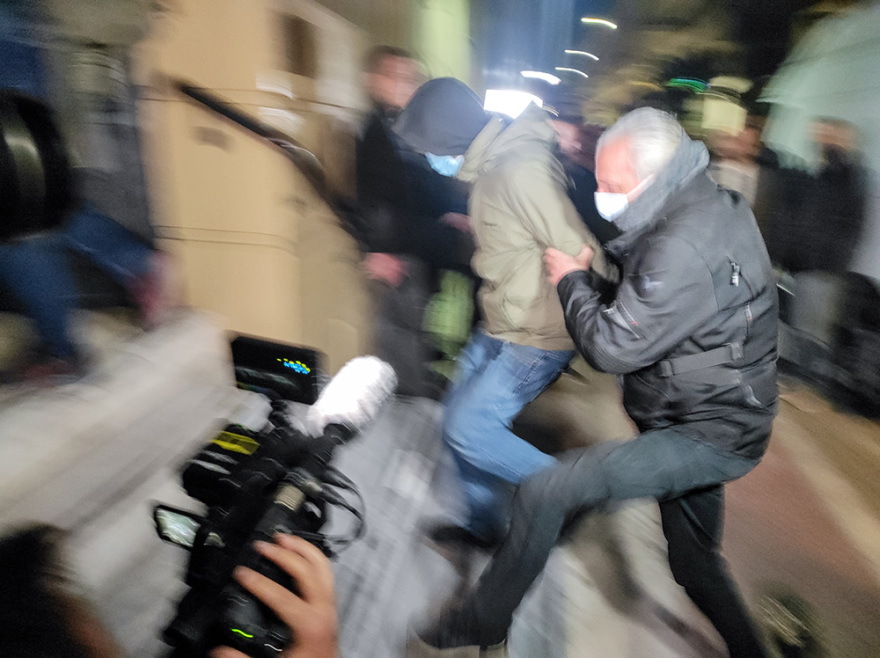 Πάτρα: Κακουργηματική δίωξη για τους επτά συλληφθέντες με τα όπλα και τα εκρηκτικά - Δείτε φωτογραφίες