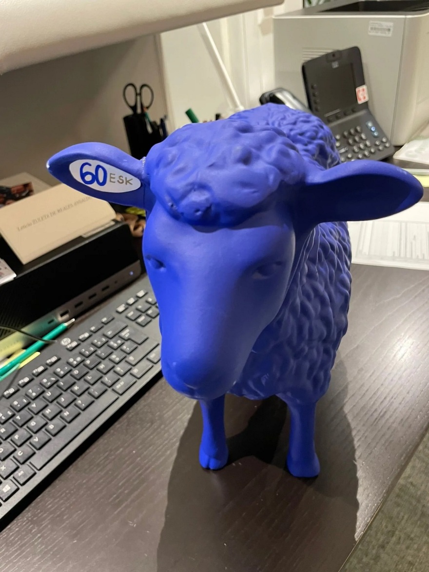 Politico: Η Μέτσολα «ξέχασε» να δηλώσει 125 δώρα - Της χάρισαν φόρεμα, κασκόλ, σαμπάνιες και βάζα