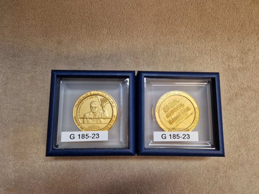 Politico: Η Μέτσολα «ξέχασε» να δηλώσει 125 δώρα - Της χάρισαν φόρεμα, κασκόλ, σαμπάνιες και βάζα