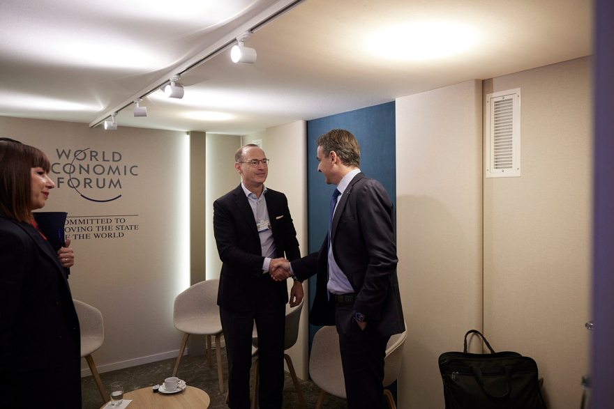 Μητσοτάκης - Νταβός: Συναντήσεις με επιχειρηματικούς παράγοντες στο περιθώριο του Οικονομικού Φόρουμ