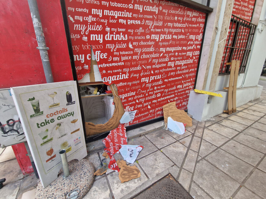 Θεσσαλονίκη: Βίντεο ντοκουμέντο από θρασύτατη διάρρηξη σε ψιλικατζίδικο 