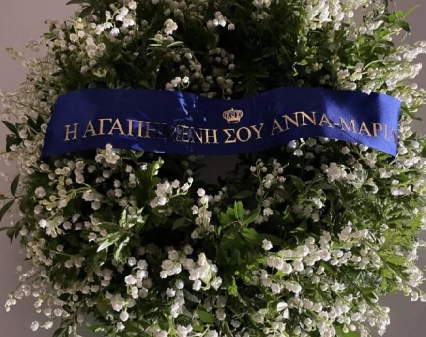 Κηδεία τέως βασιλιά Κωνσταντίνου: Τα λουλούδια για το στεφάνι της Άννας Μαρίας ήρθαν αεροπορικώς από την Ολλανδία 