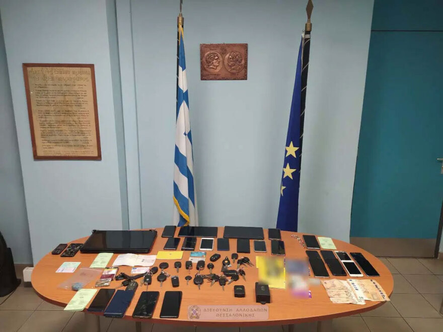 Θεσσαλονίκη: Δουλέμποροι μετέφεραν παράνομους μετανάστες με... πυροσβεστικό! - Δείτε βίντεο