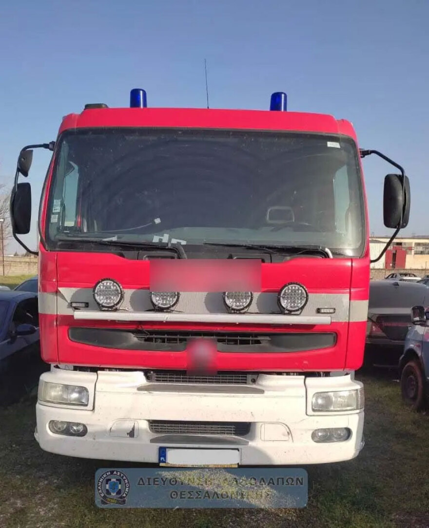 Θεσσαλονίκη: Δουλέμποροι μετέφεραν παράνομους μετανάστες με... πυροσβεστικό! - Δείτε βίντεο