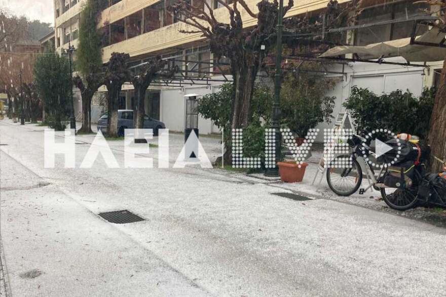 Καιρός: «Ντύθηκε» στα λευκά η Αρχαία Ολυμπία από τη σφοδρή χαλαζόπτωση