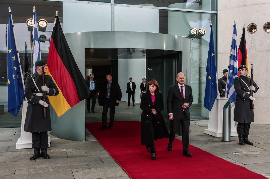 Συνάντηση Σακελλαροπούλου - Σολτς στο Βερολίνο - Στο τραπέζι πολεμικές αποζημιώσεις