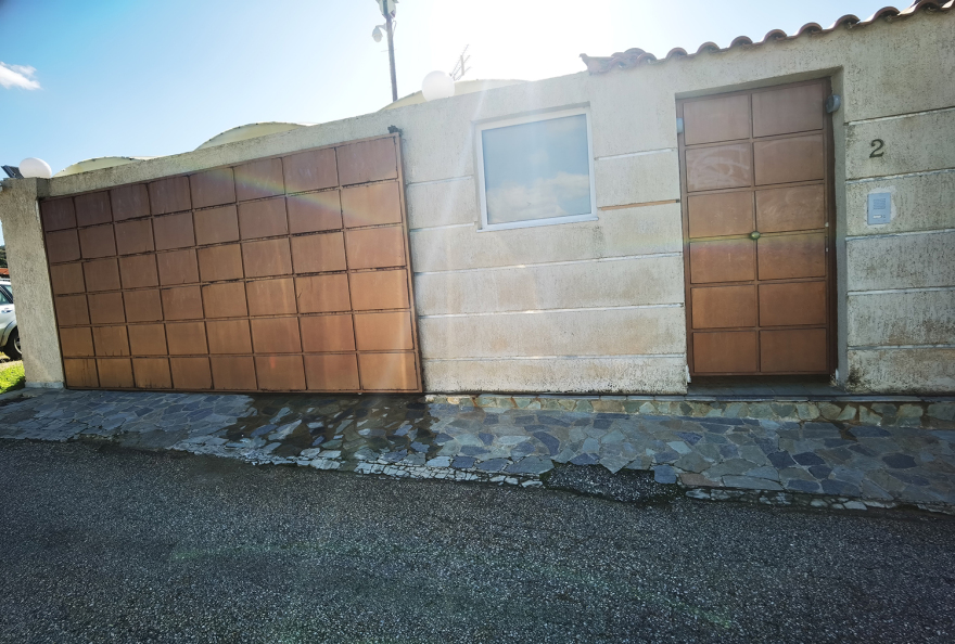 Ψευτογιατρός : «Φρούριο» το σπίτι του στα Καλύβια - Πωλούσε αλοιφές και στους γείτονές του