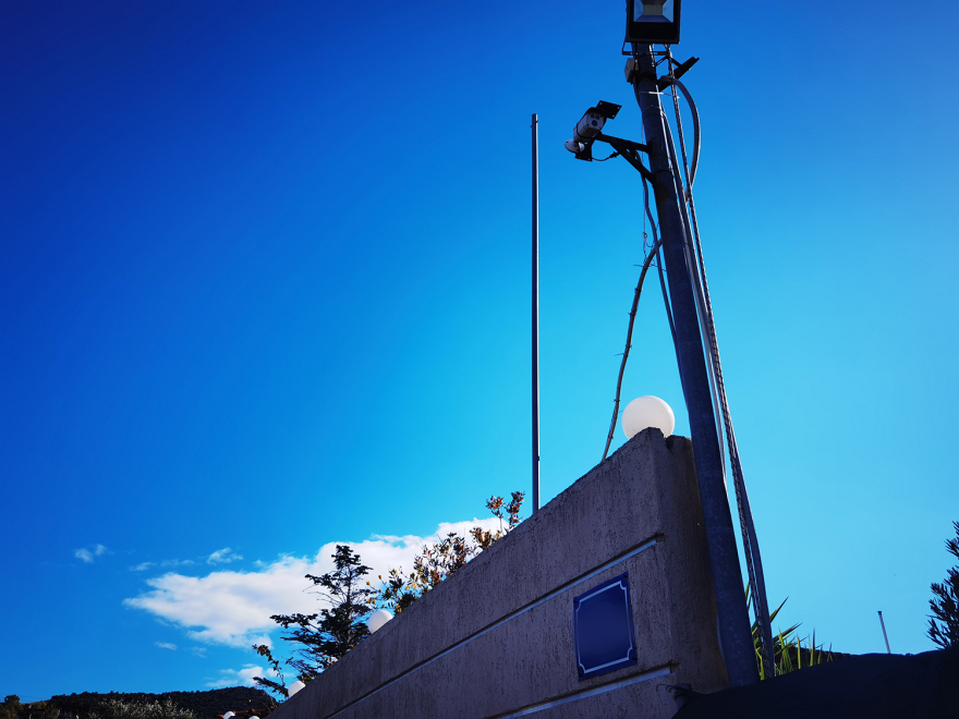 Ψευτογιατρός : «Φρούριο» το σπίτι του στα Καλύβια - Πωλούσε αλοιφές και στους γείτονές του