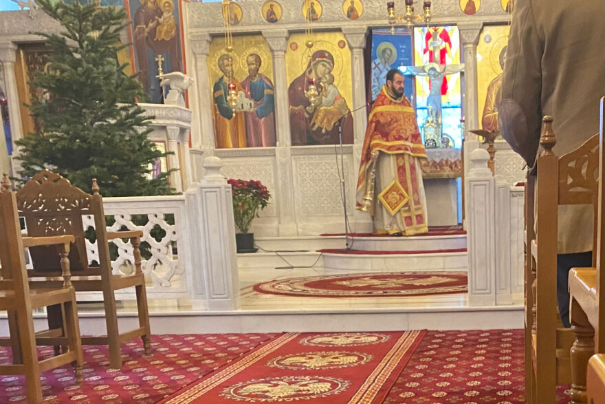 Ιάκωβος Γιοσάκης: Ο καταδικασμένος αρχιμανδρίτης λειτουργεί σε ναό της Βαρυμπόμπης