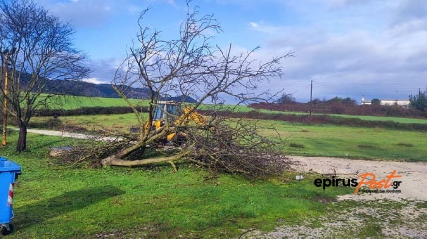Θεσπρωτία: 70 σπίτια έπληξε ο ανεμοστρόβιλος στην Παραμυθιά - Χιονοπτώσεις στα ορεινά