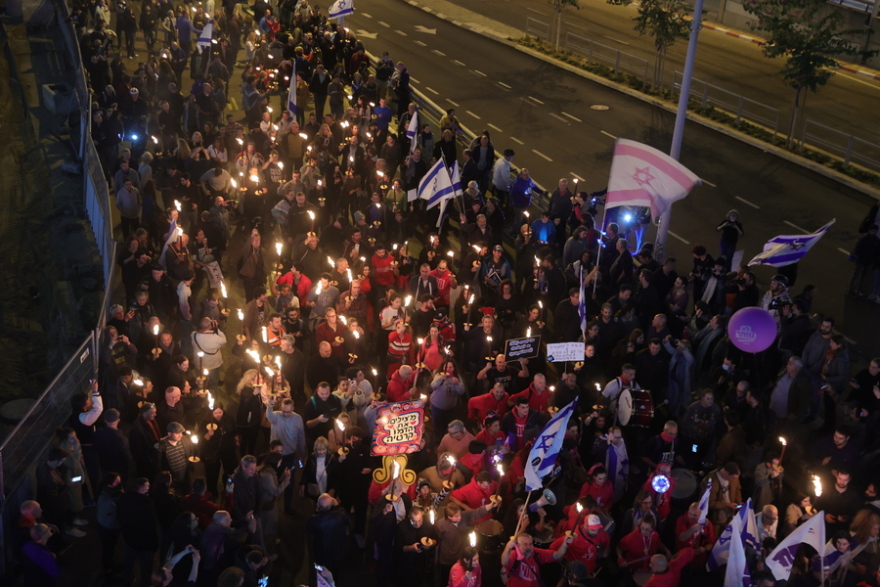 Ισραήλ: 100.000 διαδηλωτές στους δρόμους του Τελ Αβίβ κατά του «εγκληματία» Νετανιάχου (βίντεο και φωτογραφίες)