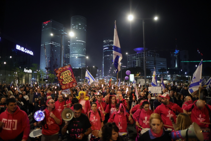 Ισραήλ: 100.000 διαδηλωτές στους δρόμους του Τελ Αβίβ κατά του «εγκληματία» Νετανιάχου (βίντεο και φωτογραφίες)