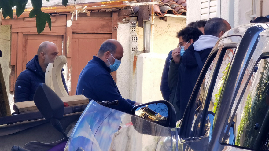 Έγκλημα στη Νίκαια - Φρικιαστικές μαρτυρίες για τον 50χρονο: «Μεθούσε και χτυπούσε τη γυναίκα του»