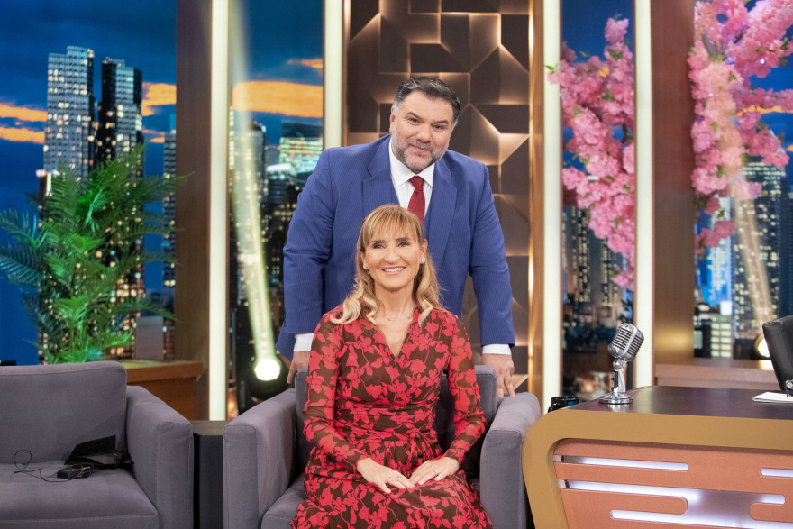 The 2night Show: Ο Γρηγόρης Αρναούτογλου υποδέχεται τη Μάρα Ζαχαρέα και τον Στέφανο Κορκολή
