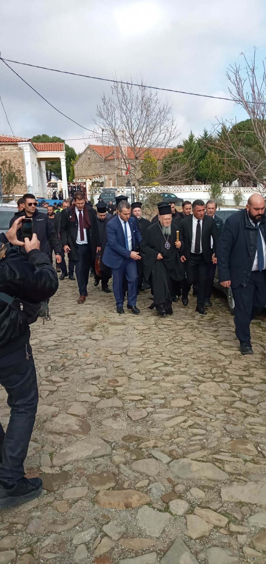 Στην Ίμβρο ο Βαρθολομαίος για την κηδεία της αδελφής του