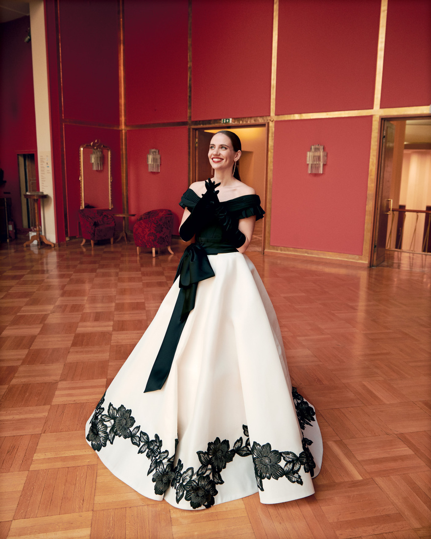 Φωτεινή Παπαθεοδώρου: «Όλοι μας έχουμε την ανάγκη να πιστεύουμε σε κάτι μεγαλύτερο από μας»