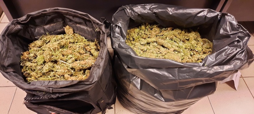 Ηράκλειο: Κακουργηματικές διώξεις στα τρία... σαΐνια που μετέφεραν 13 κιλά κάνναβη με οδική βοήθεια - Δείτε φωτογραφίες