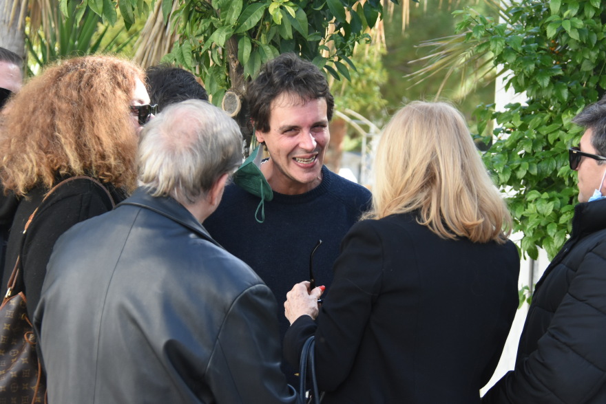 Θλίψη στην κηδεία του Ερρίκου Ανδρέου - Δεν μπόρεσε να παραστεί η Νόρα Βαλσάμη 