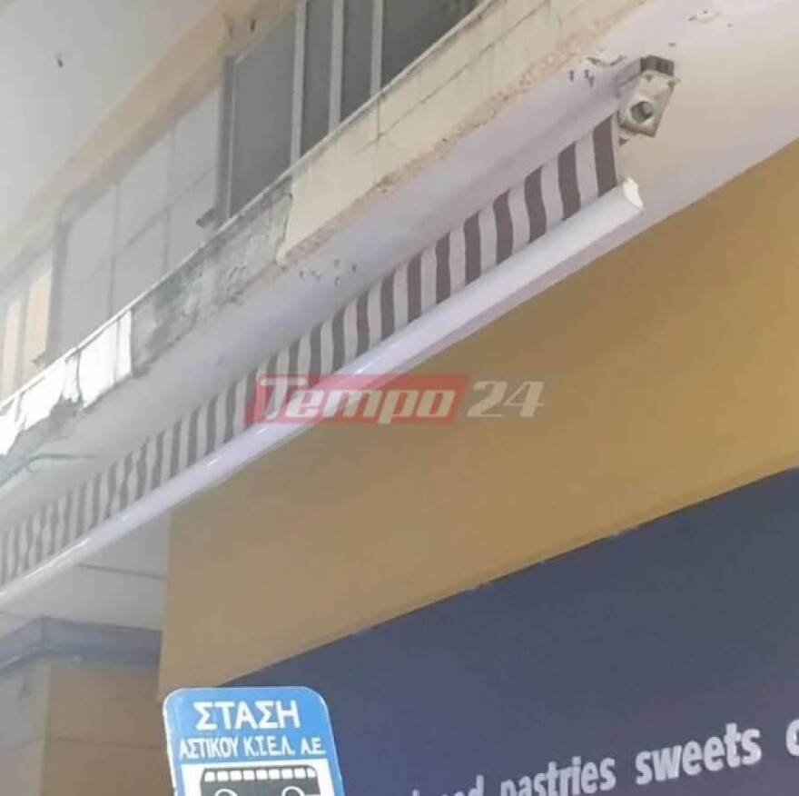 Πάτρα: Έπεσαν σοβάδες από πολυκατοικία και τραυμάτισαν πεζό