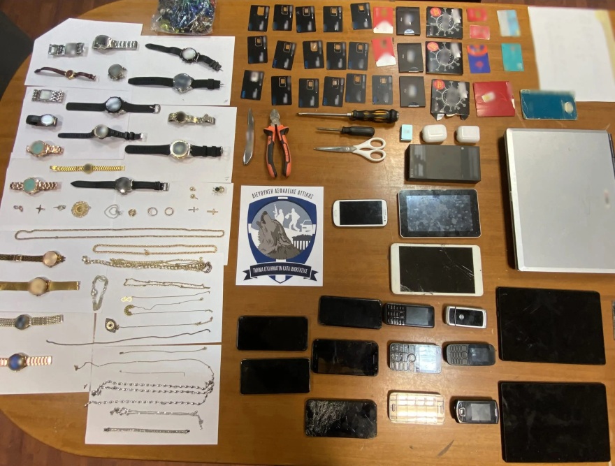 ΕΛΑΣ: Εξαρθρώθηκε σπείρα που «άδειαζε» σπίτια σε Αττική και Αχαΐα - Εξιχνιάστηκαν 14 κλοπές