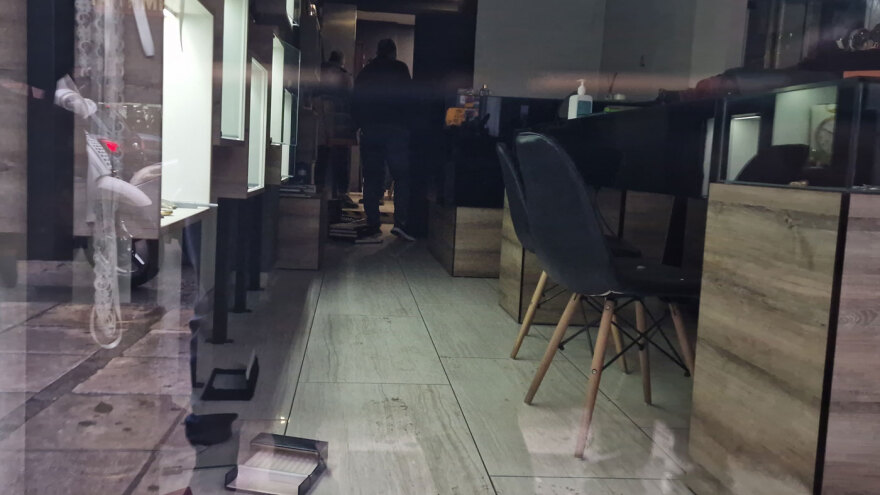 Θεσσαλονίκη: Έτσι έγινε το «ριφιφί» στο κοσμηματοπωλείο - Πάνω από €35.000 η λεία