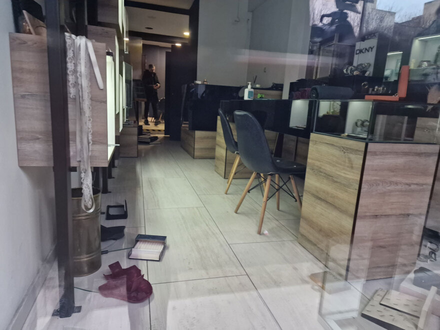 Θεσσαλονίκη: Έτσι έγινε το «ριφιφί» στο κοσμηματοπωλείο - Πάνω από €35.000 η λεία