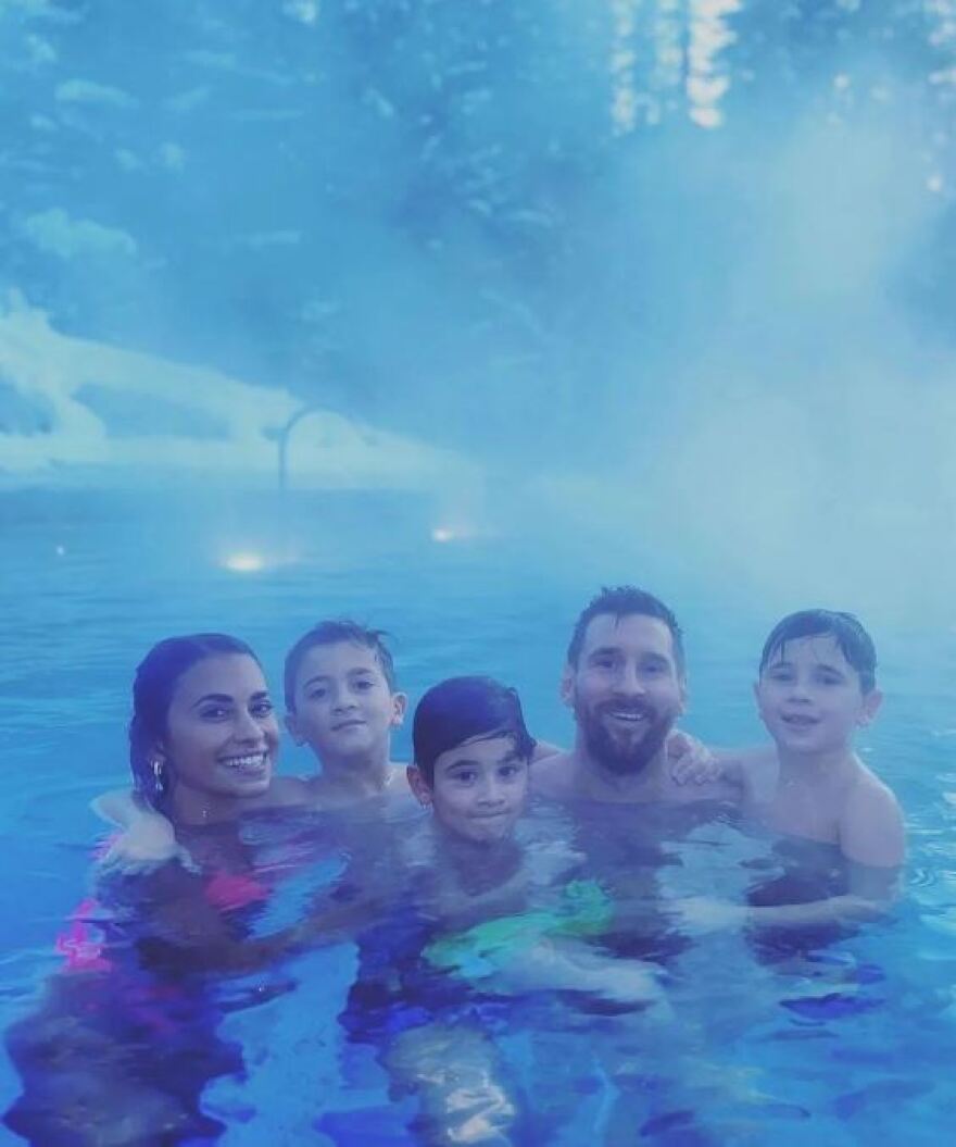 Λιονέλ Μέσι: Απόλαυσε το μπάνιο του στις χιονισμένες Άλπεις 