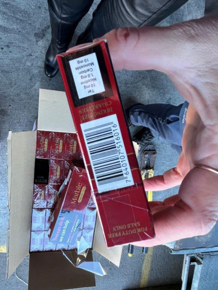 Πειραιάς: Εσώρουχα και συσκευασίες περιτυλίγματος «έκρυβαν» 24 εκατ. λαθραία τσιγάρα