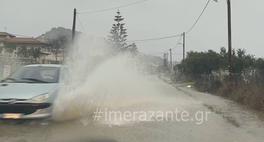 Ζάκυνθος: Προβλήματα από την κακοκαιρία - Κλειστοί δρόμοι και κατολισθήσεις