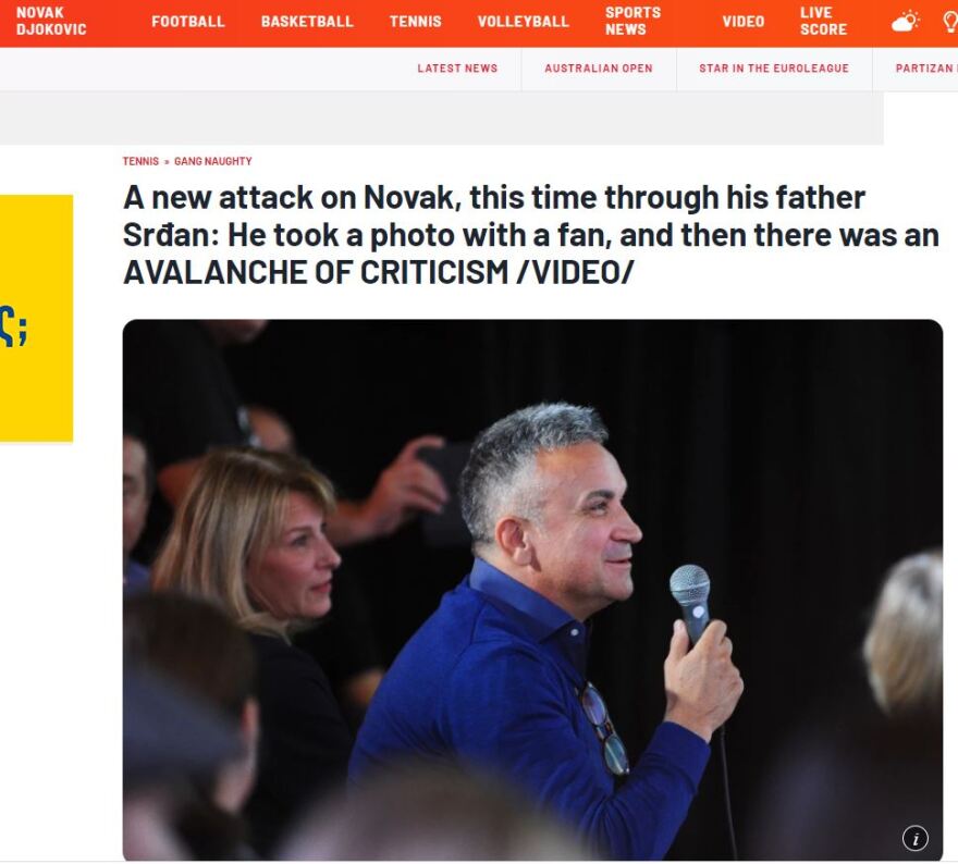 Ο πατέρας του Τζόκοβιτς φωτογραφήθηκε με οπαδούς που είχαν σημαίες των Ρώσων 