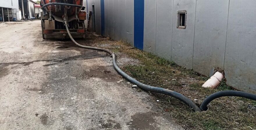 Θεσσαλονίκη: Επιχείρηση καθαρισμού βόθρων άδειαζε απόβλητα σε χωράφια