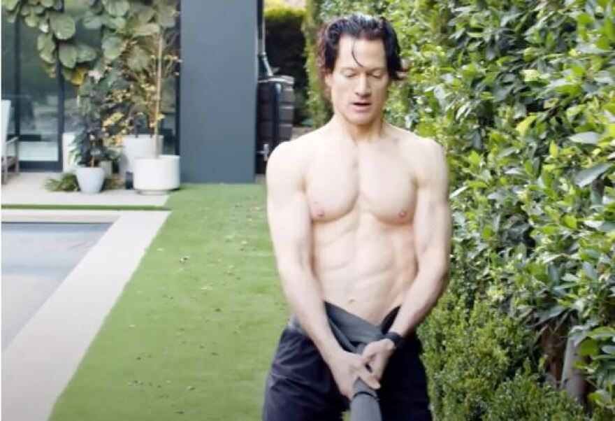 Μεγιστάνας 45 ετών ξοδεύει $2 εκατ. τον χρόνο για να «αποκτήσει σώμα 18χρονου»!